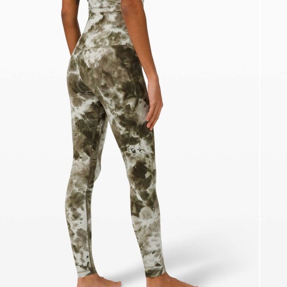 Lululemon Align Pant Size 4 Diamond Dye
Diamond Dye Army Green with. 28” inseam - Picture 13 of 13